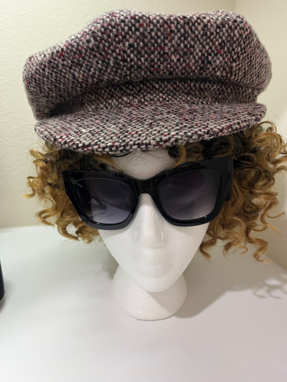 Maria Paola Calugi Textured Gray and Pink Tweed Newsboy Cap made in Italy